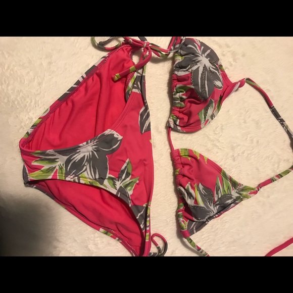 Swim suit - Picture 1 of 3